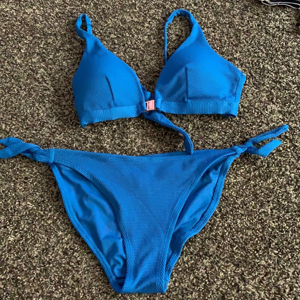 Size medium blue bikini, no boundaries brand